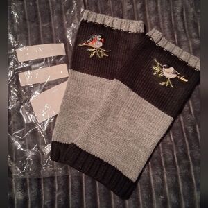 🔥NEW! Gray and Black Knit Bird Fingerless Gloves OS
